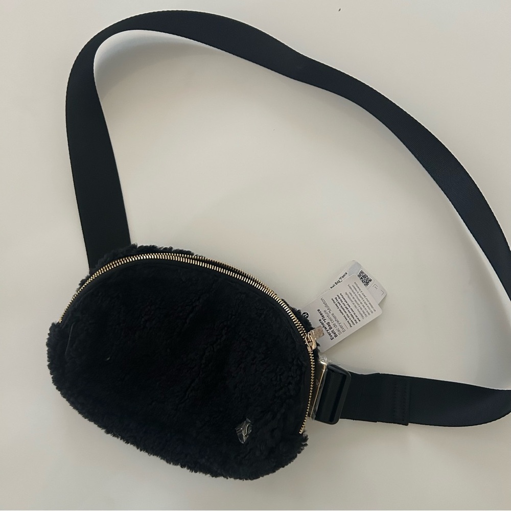 Lululemon Athletica Everywhere Fleece Belt Bag